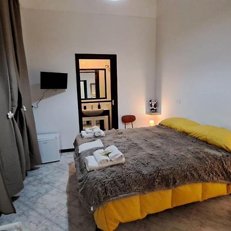 Aurora E Dad Naples Center B&B Экстерьер фото