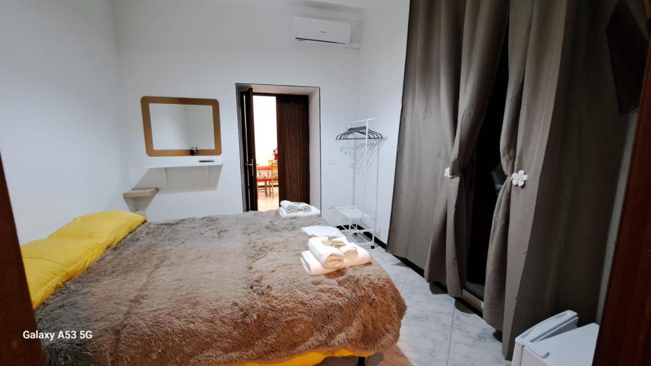 Aurora E Dad Naples Center B&B Экстерьер фото